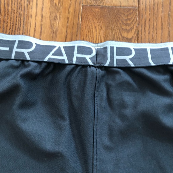 Under Armour M shorts EUC - Picture 7 of 7